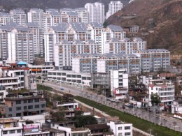 全員拼搏齊奮進，攻堅克難勇爭先